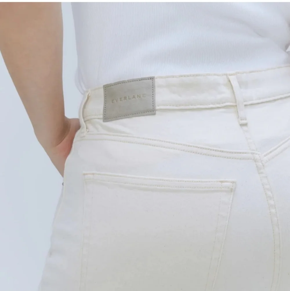 Everlane Cheeky Curvy Jean in Ecru Size 27 Regular - Picture 3 of 16